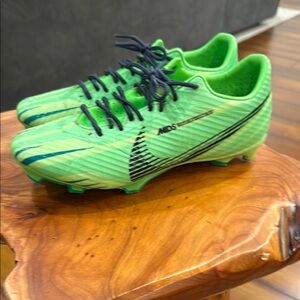 Nike Green Athletic Soccer Shoes with Textured Upper